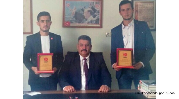 BAŞARILI GENÇLERE MHP’DEN PLAKET