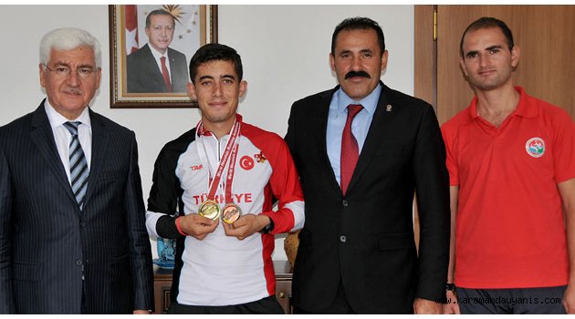 BAŞARILI SPORCULAR ÖDÜLLENDİRİLDİ