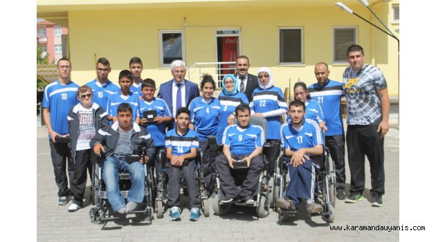 BAŞARILI SPORCULAR ÖDÜLLENDİRİLDİ