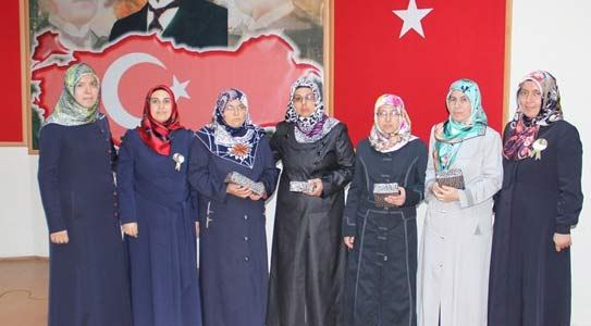 Bayanlar 40 Hadis’de Yarıştı