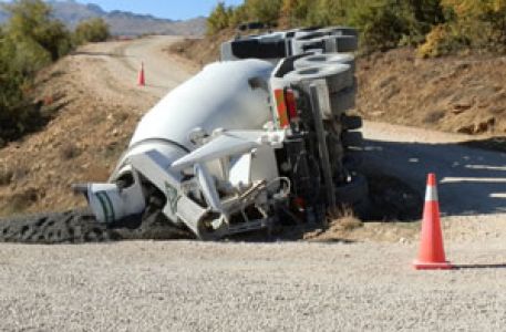 Beton Mikseri Devrildi