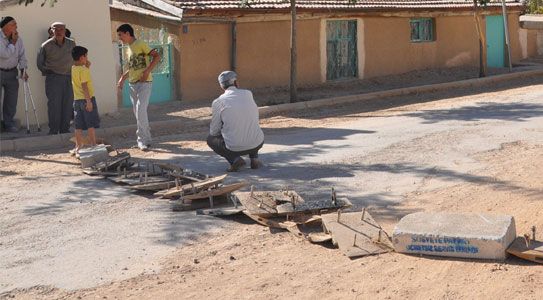 Bozuk Yolları İçin Yol Kapattılar