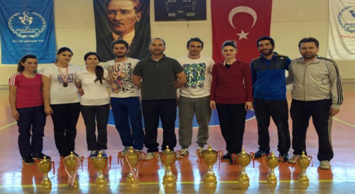 Büyükler Badminton’da Kazanan Dostluk Oldu