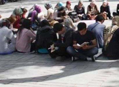 Cumhuriyet Parkında Kitap Okuma Etkinliği