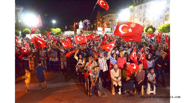 DEMOKRASİ COŞKUSU SÜRÜYOR