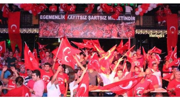 DEMOKRASİ ŞEHİTLERİ ANILDI