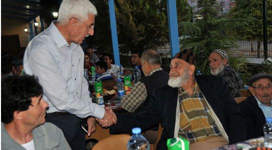 Diyanet Vakfından İftar Yemeği