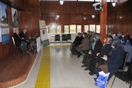 Dr. Aydın'dan Anlamlı Konferans