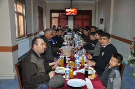 Emniyet Mensupları Yemekte Buluştu