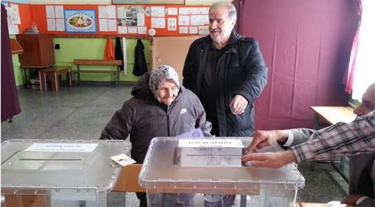 En Yaşlı Seçmen De Oyunu Kullandı!