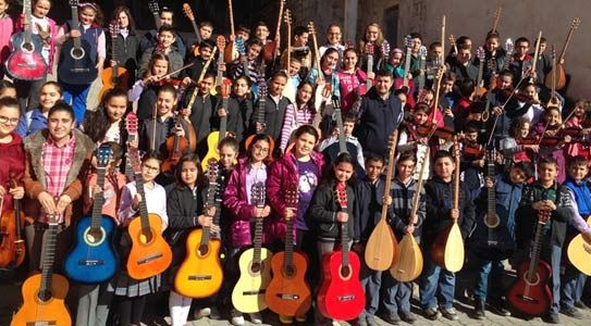 Her 4 Öğrenci’den Biri Enstrüman Çalıyor