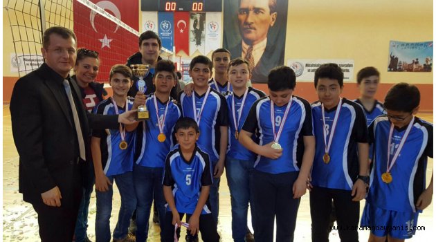 FİLEDE KUPALAR SAHİPLERİNİ BULDU