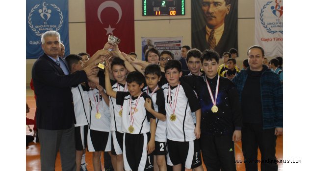 FUTSAL MÜSABAKALARI SONA ERDİ