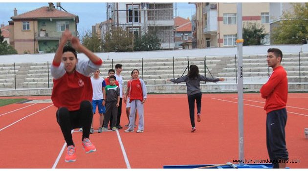 GENÇ ATLETLER GELECEK VAAT EDİYOR