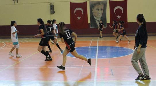 Gençler Hentbol Müsabakaları Başladı
