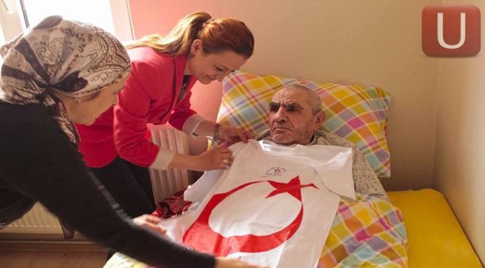 Gençlik Merkezi Kanser Hastalarını Ziyaret Etti