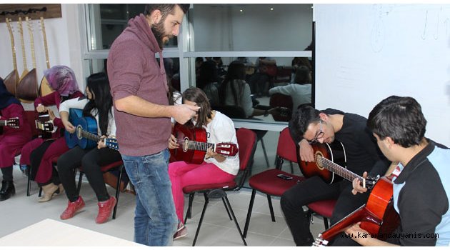 GİTAR EĞİTİMLERİ YOĞUN İLGİ GÖRÜYOR