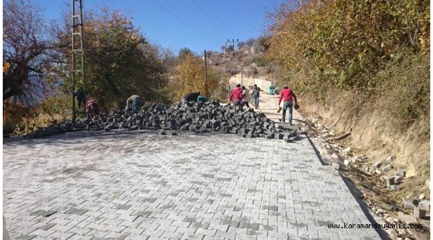 HEM ÜRETİYOR, HEM YOL YAPIYOR