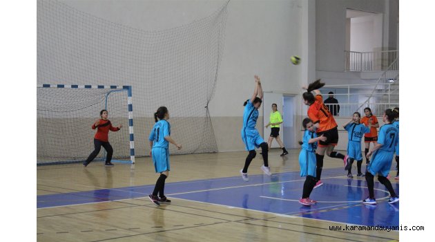 HENTBOL GRUP MÜSABAKALARI SONA ERDİ
