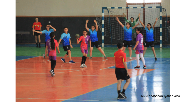 HENTBOL GRUP MÜSABAKALARI SONA ERDİ