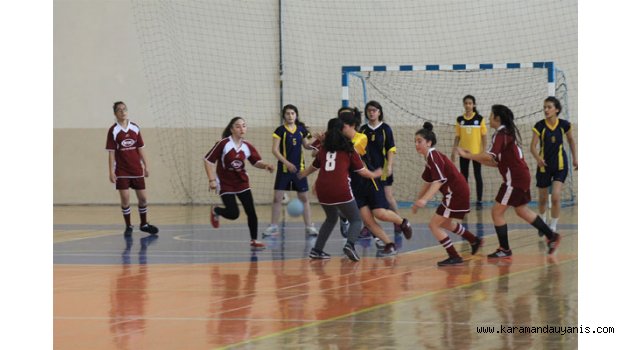 HENTBOL'DA ÇEYREK FİNAL HEYECANI