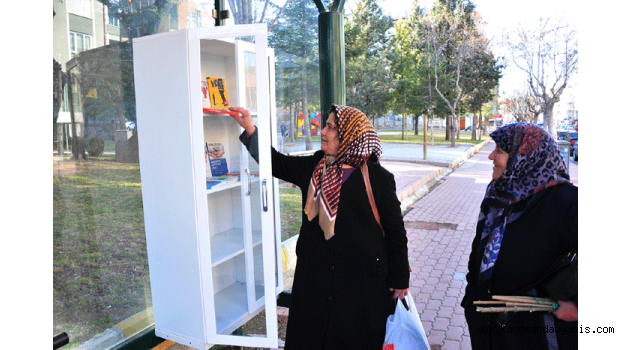 HER DURAKTA BİR KİTAPLIK" PROJESİ