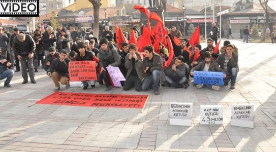 Hükümeti Protesto Ettiler