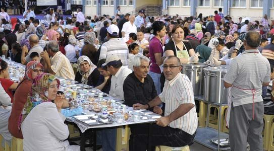 İftar Sofraları  Kuruluyor