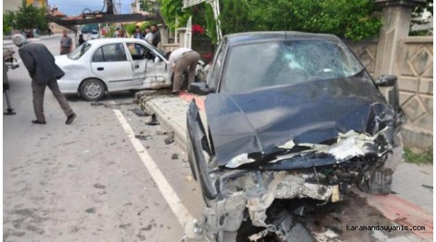İki Otomobil Çarpıştı: 5 Yaralı