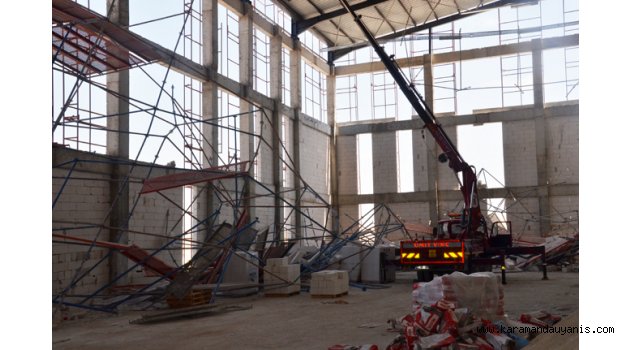 İNŞAATTA İSKELELER ÇÖKTÜ: 1 ÖLÜ, 2 YARALI