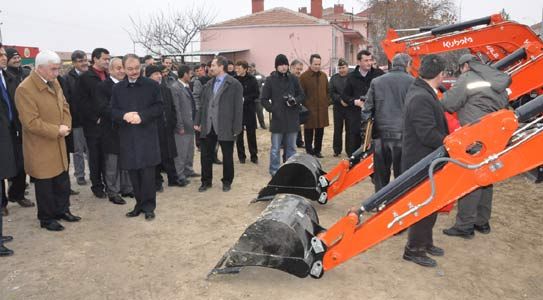 İş Makineleri Törenle Dağıtıldı