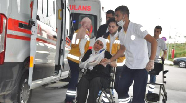 İŞÇİ SERVİSİ OTOBÜSÜ DEVRİLDİ, 21 YARALI