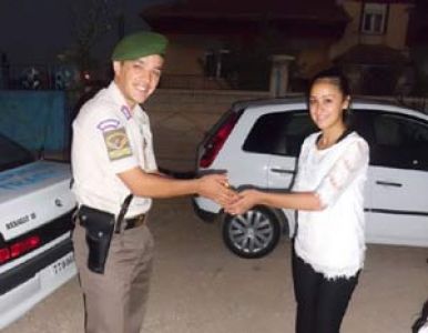 Jandarma'dan Kadınlara Jest