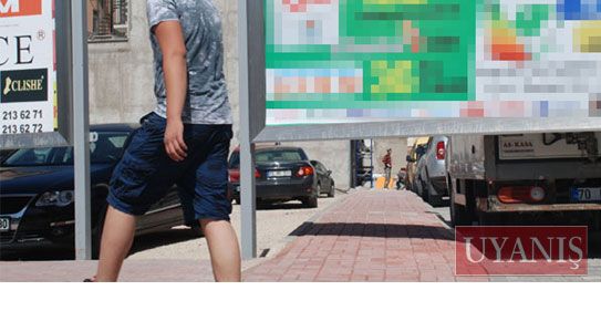 Kaldırım Yolu Bilbord’a Takıldı