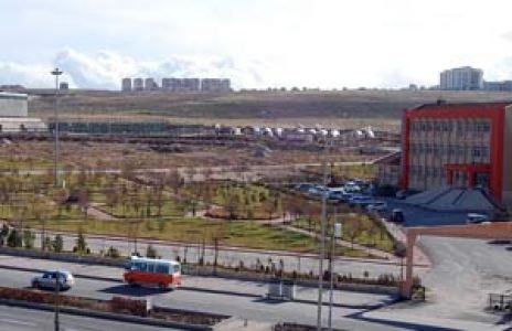 Kampüs Sahası Işıklandırılıyor
