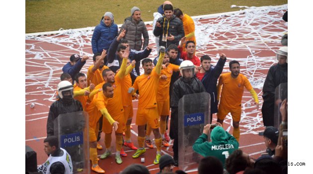 KARAMAN BELEDİYE SPOR LİDERİ DEVİREREK 3 PUANI KAPTI