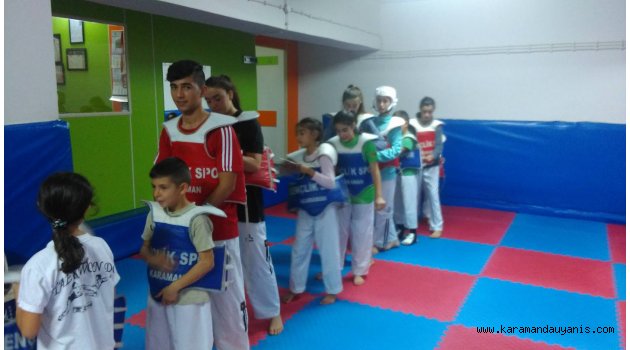 KARAMAN’DA TEKVANDO BAŞARIYA KOŞUYOR