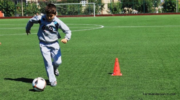 KARAMAN’DA YAZ FUTBOL OKULU ÇALIŞMALARI BAŞLADI