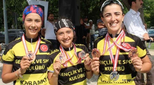 KARAMAN’IN ALTIN PEDALLARI KENDİ EVİNDE YÜZLERİ GÜLDÜRDÜ