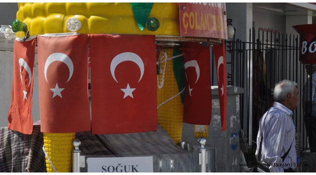 KARAMAN’LI ESNAF, TERÖRE KARŞI BAYRAK AÇTI