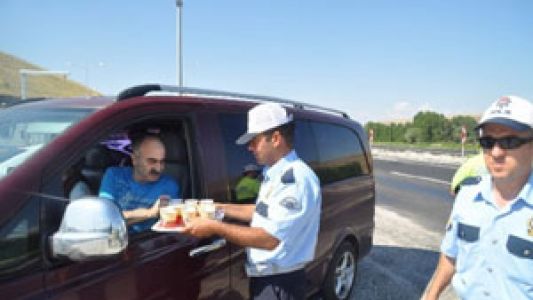 Karaman Emniyeti’nin “5 Dakika Çay Molası”