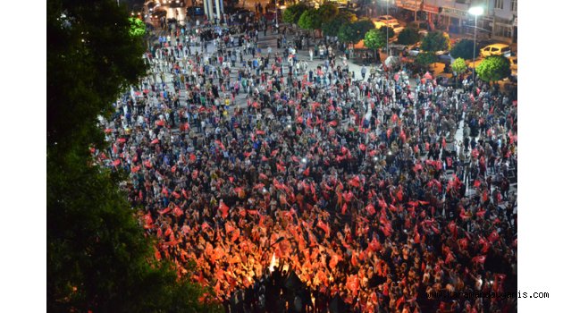 KARAMAN'DA HALK SOKAĞA DÖKÜLDÜ