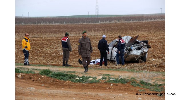 KARAMAN'DA OTOMOBİL TARLAYA UÇTU: 1 ÖLÜ, 2 YARALI