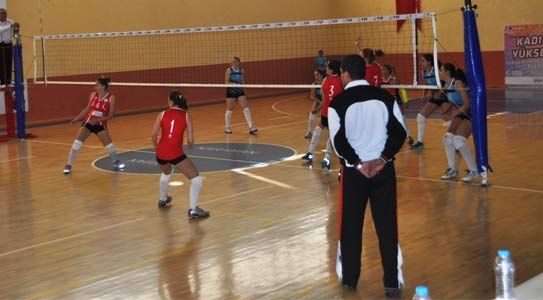 Karamangücü Antrenörleri İle Yollarını Ayırdı
