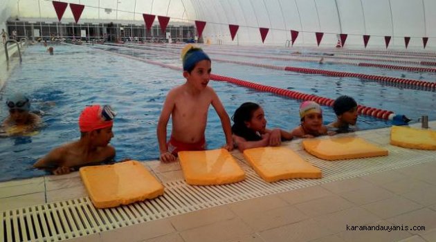 KARAMANLI GENÇLER, YAZIN TADINI YÜZEREK ÇIKARIYOR