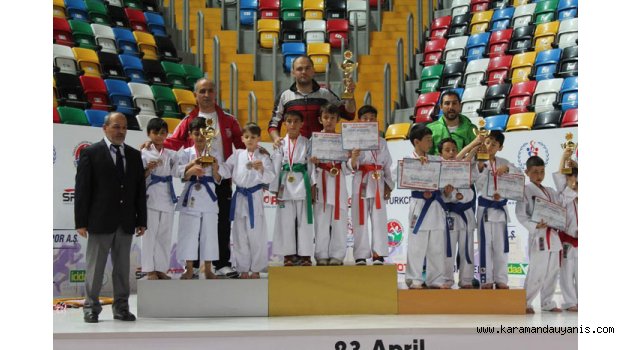 KARATE TAKIMI BAŞARIYA DOYMUYOR