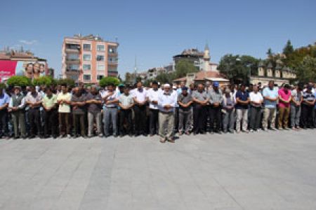 Katliamlar Protesto Edildi