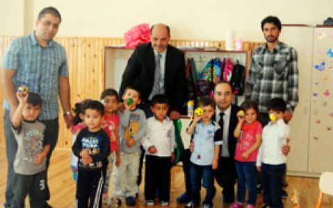 Kaymakam Amcadan Öğrencilere Hediye