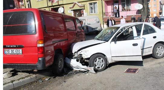 Kente Zincirleme Kaza 2 Yaralı