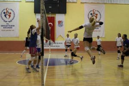 Kızlar Seride Zafer Peşinde